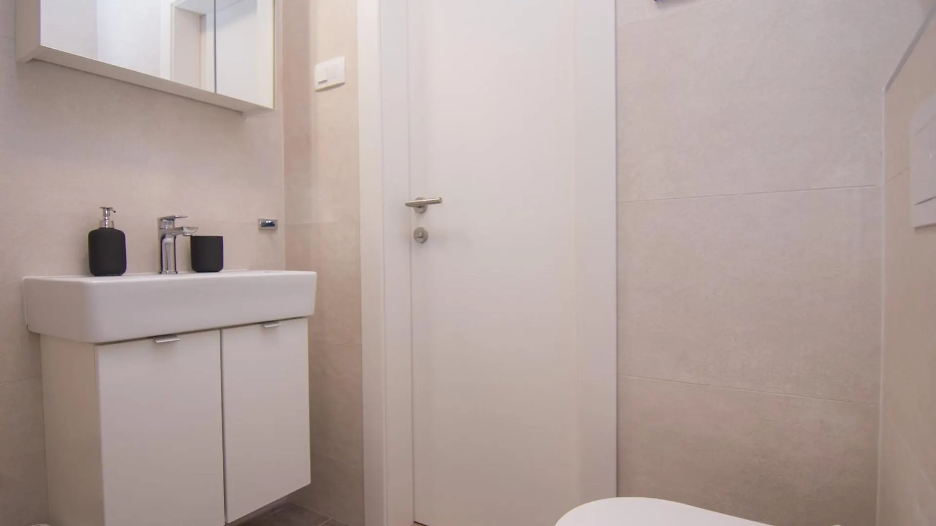 Apartmani Mario 말린스카 아파트
